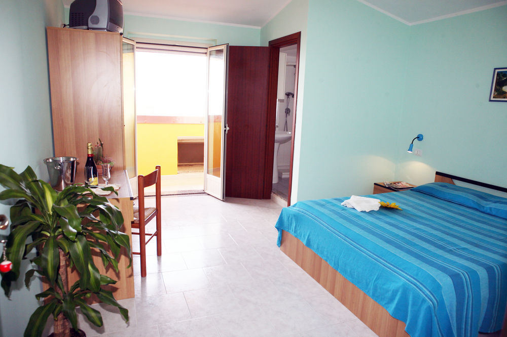 A Turri Hotel Capo Vaticano Luaran gambar